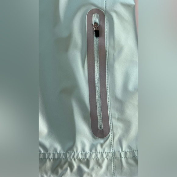 Zero Restriction Tour Series 1892 Mint Green Raincoat with Hood - Picture 6 of 8